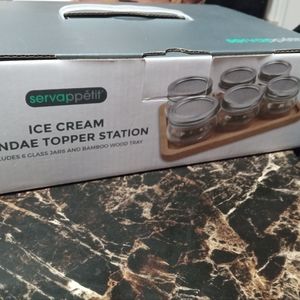 Ice cream sundae topper station